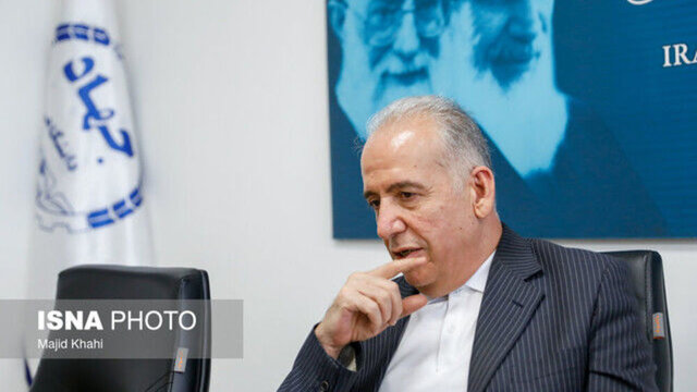 تشدید مالیات در شرایط رکود تورمی تصمیم درستی نیست