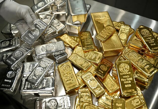طلای جهانی سوار بر مرکب صعود