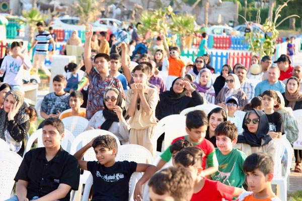 پرواز بادبادک‌ها بر فراز خارگ؛ جشن کودکان در آسمان امید