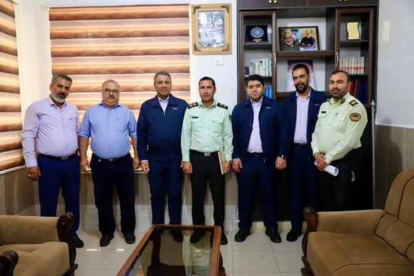 تجلیل مدیران پتروشیمی خارک از فرماندهان فراجا و مرزبانی جزیره خارگ