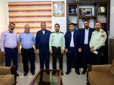 تجلیل مدیران پتروشیمی خارک از فرماندهان فراجا و مرزبانی جزیره خارگ